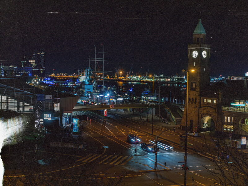 Landungsbrücken in Hamburg bei Nacht
